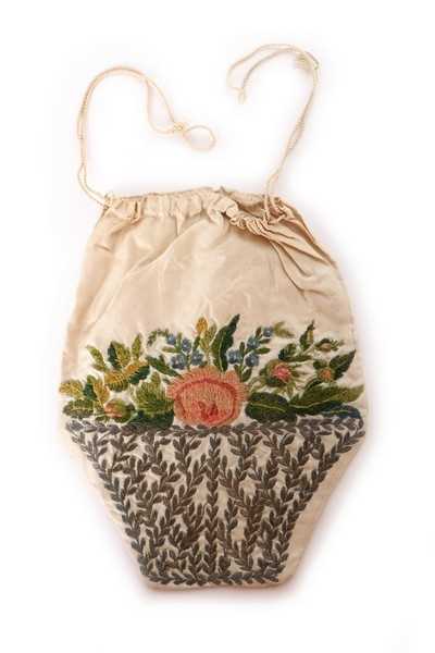 Lot 173 - An embroidered silk reticule, 1820-30,