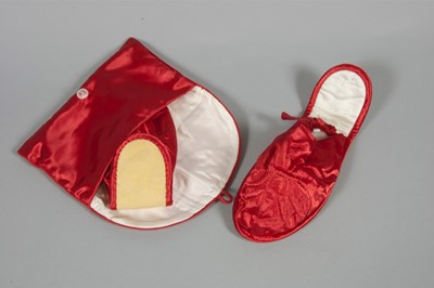 Lot 118 - A group of lingerie and cosmetic cases,...