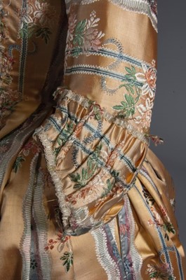 Lot 40 - A brocaded apricot robe à la française, circa...