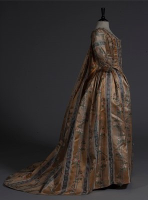 Lot 40 - A brocaded apricot robe à la française, circa...