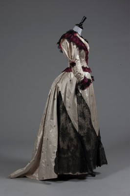 Lot 52 - A brocaded satin evening gown with rare Maison...