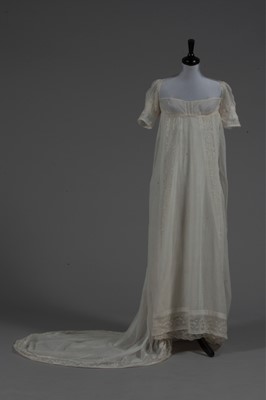 Lot 47 - A fine muslin gown, circa 1800, with narrow...