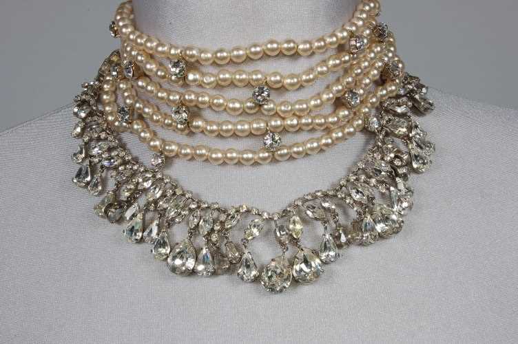 Lot 25 - A pearl and rhinestone choker necklace,...