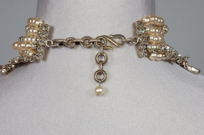 Lot 25 - A pearl and rhinestone choker necklace,...