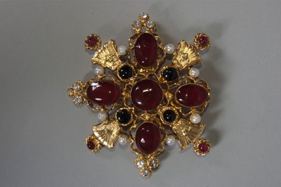 Lot 23 - A brooch/pendant, probably Goossens for Chanel, circa 1960