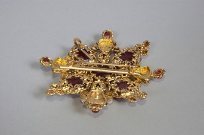 Lot 23 - A brooch/pendant, probably Goossens for Chanel, circa 1960