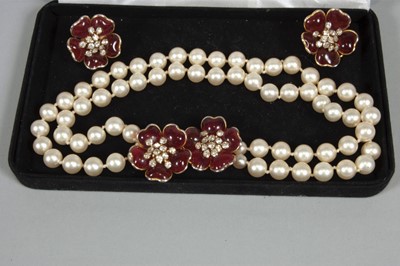 Lot 14 - A faux pearl double strand necklace and...