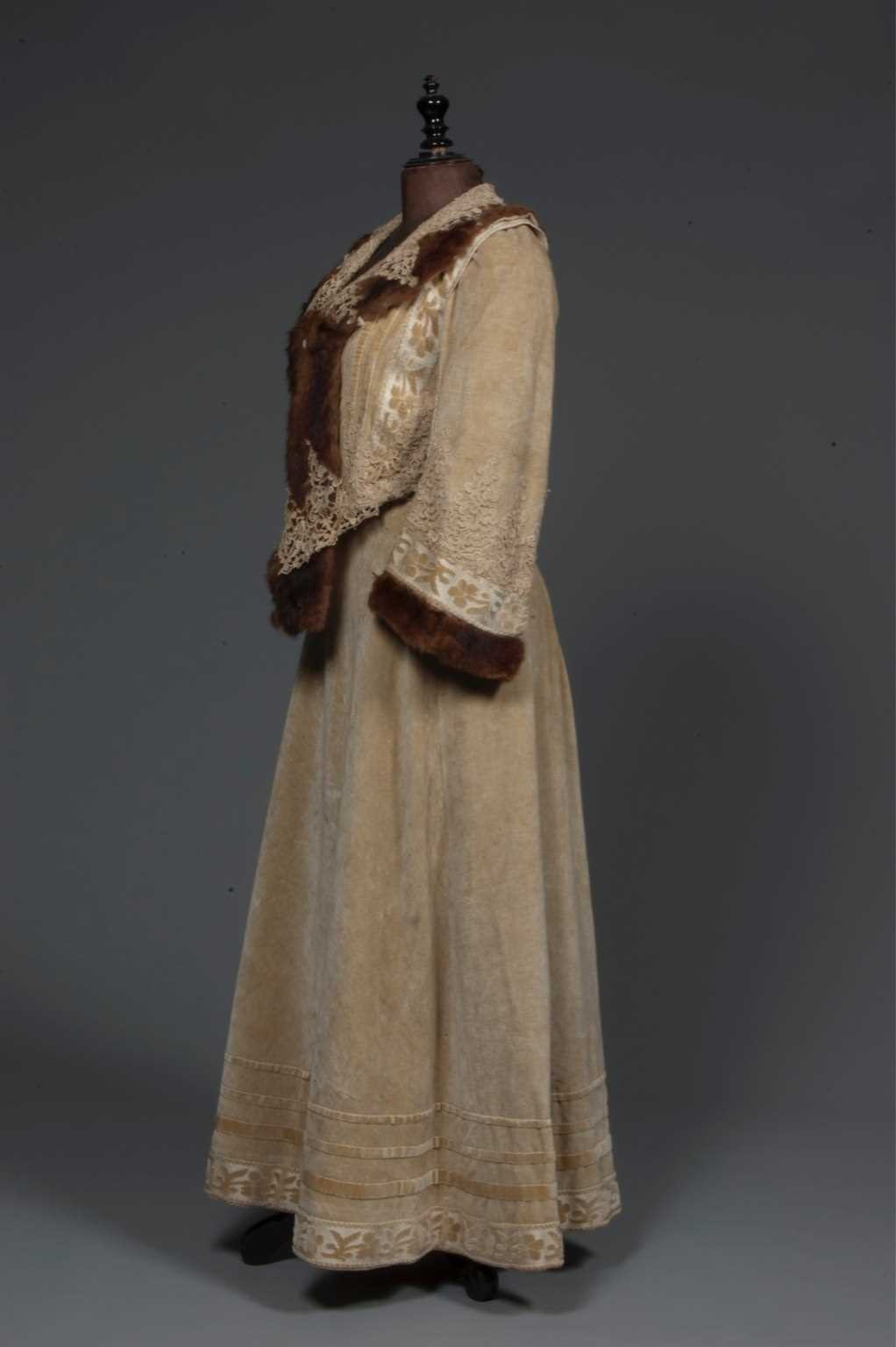 Lot 58 - A rare Raudnitz & Cie/Huet & Cheruit cream...