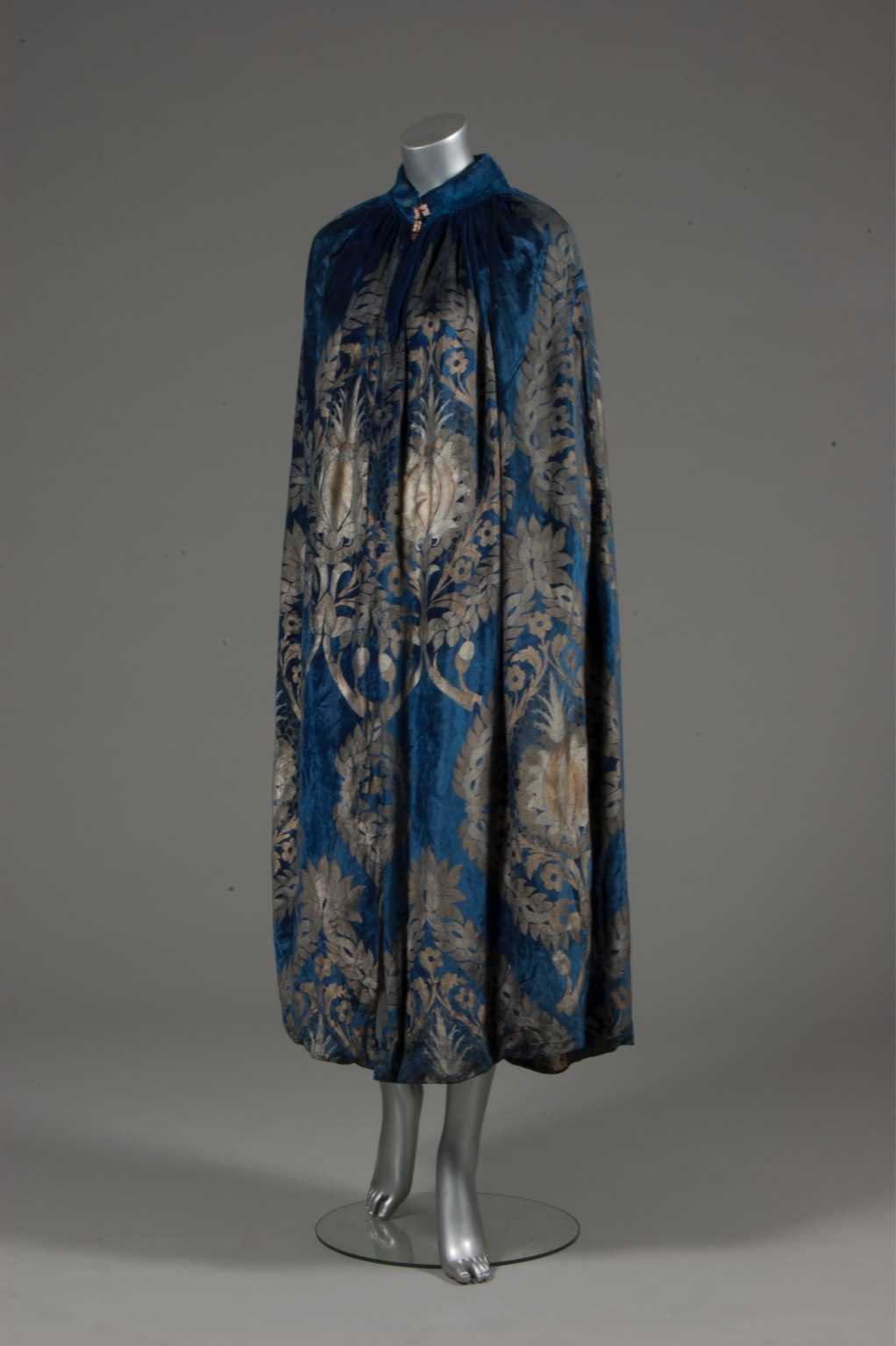 Lot 76 - A Maria Gallenga stencilled velvet evening...