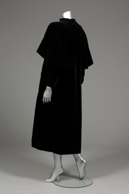 Lot 81 - A Balenciaga couture black velvet redingote,...