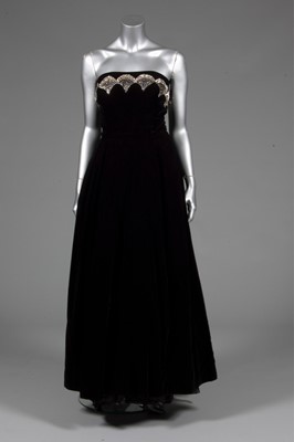 Lot 122 - A Dior London black velvet ball gown, circa...