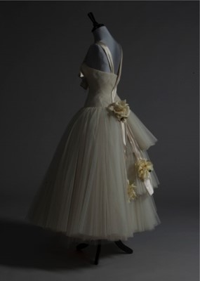 Lot 130 - A Maggy Rouff couture ivory tulle...