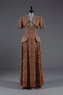 Lot 126 - A Bruyre couture embroidered linen ensemble,...