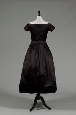 Lot 121 - A fine Jacques Heim couture black satin...