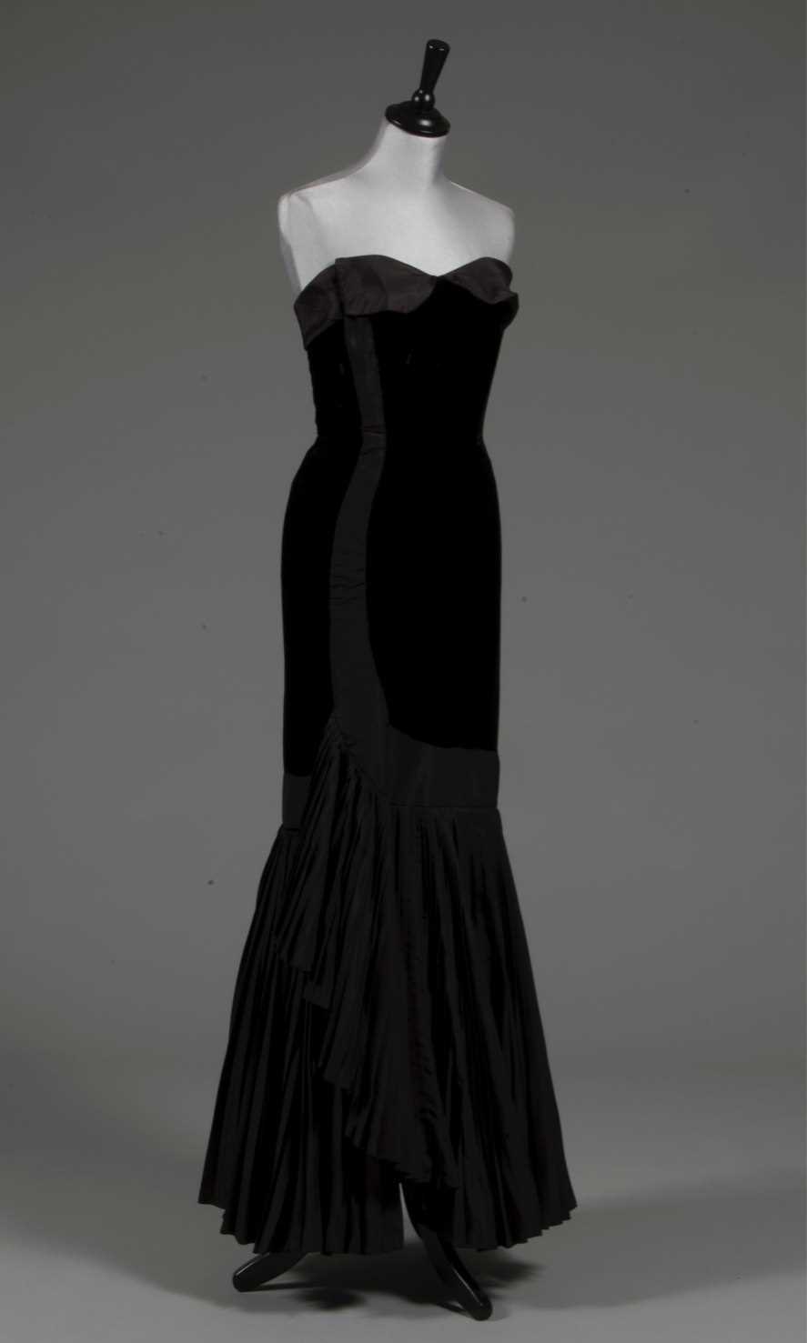 Lot 120 - A rare Marcel Rochas couture black velvet