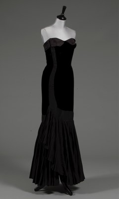 Lot 120 - A rare Marcel Rochas couture black velvet and...