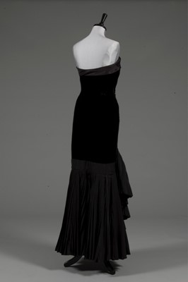 Lot 120 - A rare Marcel Rochas couture black velvet and...