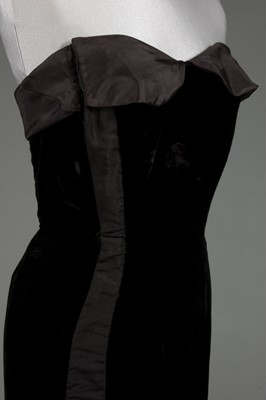 Lot 120 - A rare Marcel Rochas couture black velvet and...