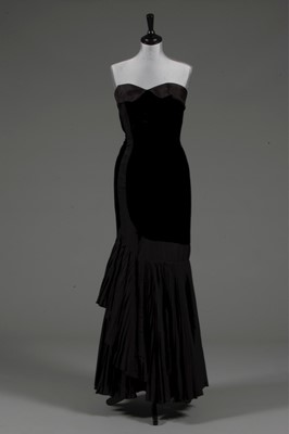 Lot 120 - A rare Marcel Rochas couture black velvet and...