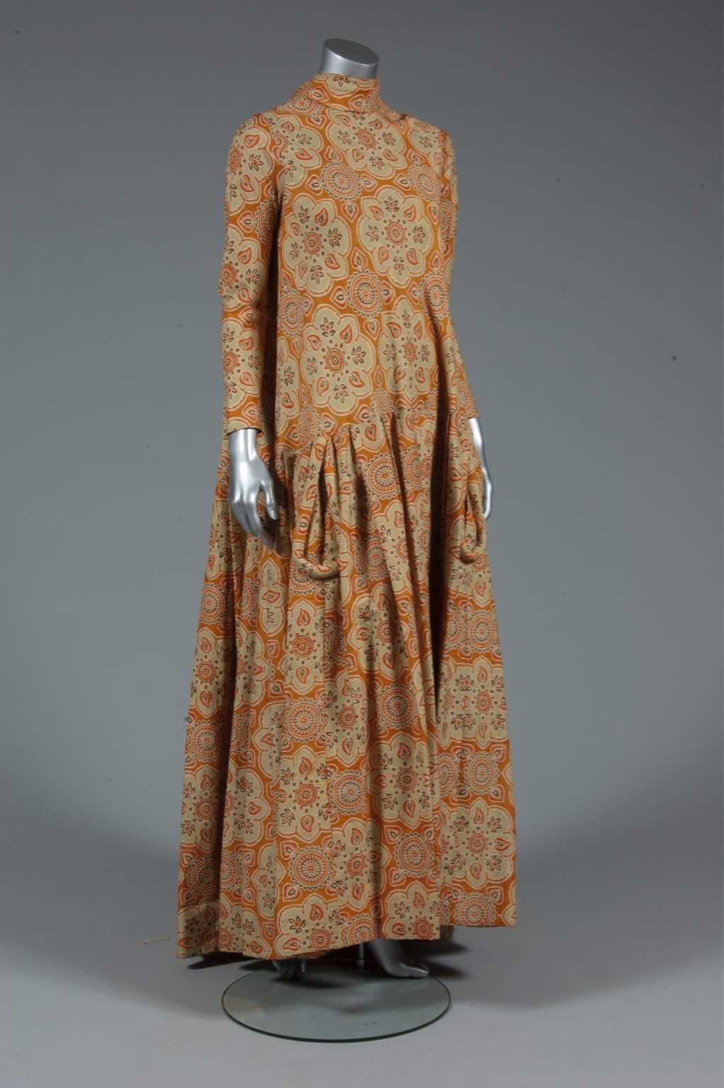 Lot 177 - A Pierrre Cardin voluminous printed slubbed...