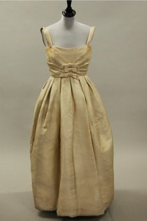 Lot 329 - A Christian Dior London slubbed ivory silk...