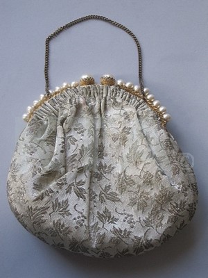 Lot 241 - A group of 1940s evening bags, including...