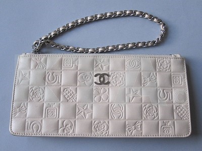 Lot 290 - A Chanel pale pink leather bag, modern, the...