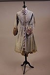 Lot 129 - A group of Victorian/Edwardian clothing and...