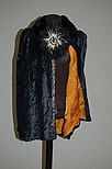 Lot 131 - A group of late Victorian/Edwardian clothing,...