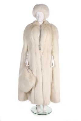 Lot 13 - A Bonnie Manfred Bogner arctic fox fur cape,...