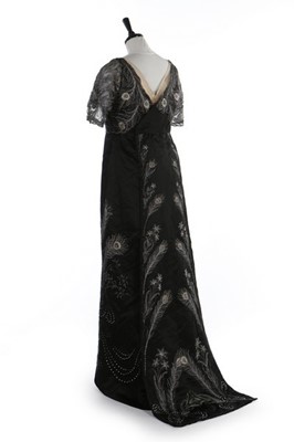 Lot 38 - A fine and rare Maison Worth 'Peacock' dress,...