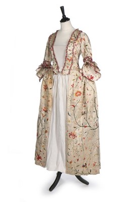 Lot 22 - A Chinese embroidered robe l'Anglaise, the...