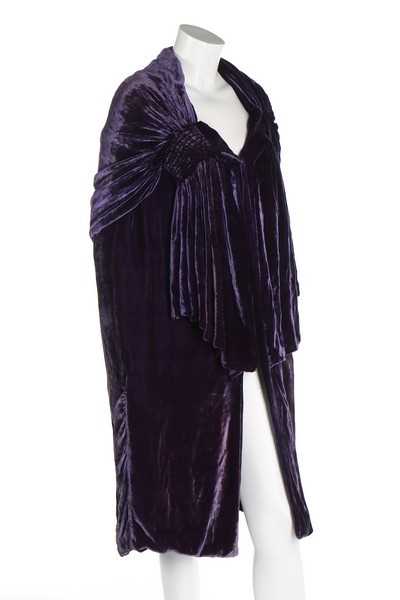 Lot 53 - A Callot Soeurs couture purple velvet evening...