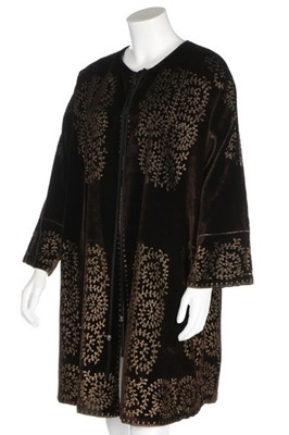 Lot 47 - A Mariano Fortuny stencilled brown velvet...