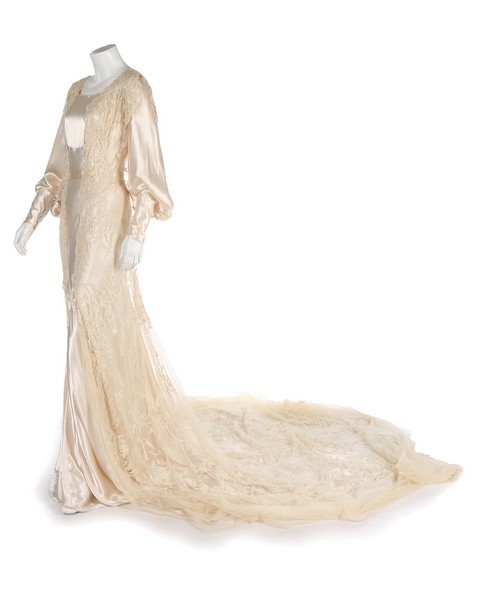 Lot 68 - A bias-cut satin bridal gown, 1930s, with