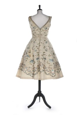 Lot 89 - A Pierre Balmain couture embroidered cocktail...