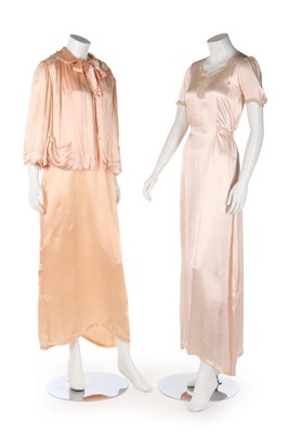 Lot 62 - A large group of lingerie, nightgowns and...
