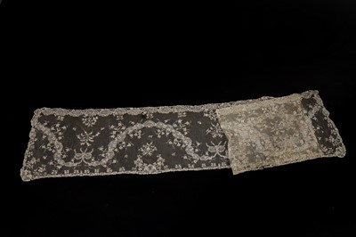 Lot 427 - A Point d'Alencon stole, 1780-1800, with...