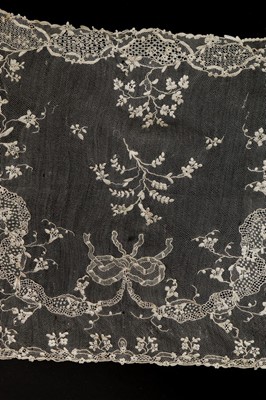 Lot 427 - A Point d'Alencon stole, 1780-1800, with...
