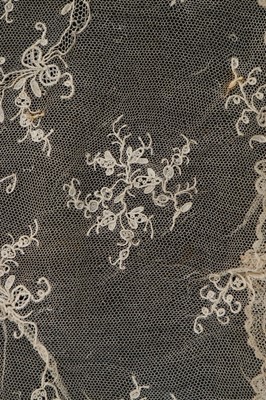 Lot 427 - A Point d'Alencon stole, 1780-1800, with...