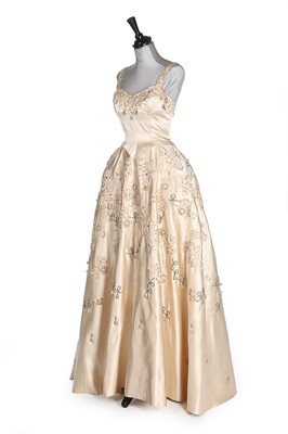 Lot 225 - A Norman Hartnell couture ivory satin bridal...