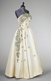 Lot 87 - A Pierre Balmain couture ball gown, circa 1953-...