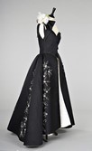 Lot 131 - A fine Nina Ricci ball gown, laate 1970s or...