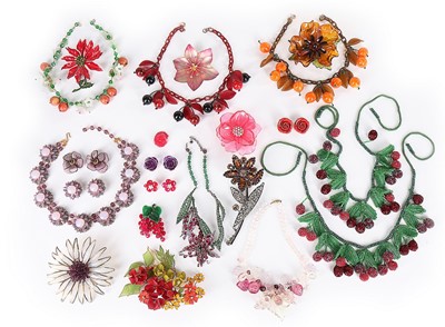 Lot 52 - A group of flower and fruit-shaped jewellery,...