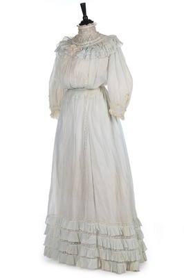 Lot 175 - A group of summer/country-wear, 1900-1910,...
