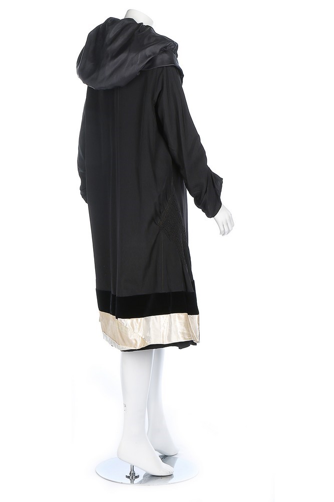Lot 199 - A beaded dark brown/black satin flapper