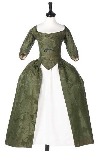 Lot 76 - A Spitalfields forest-green damask silk robe à...