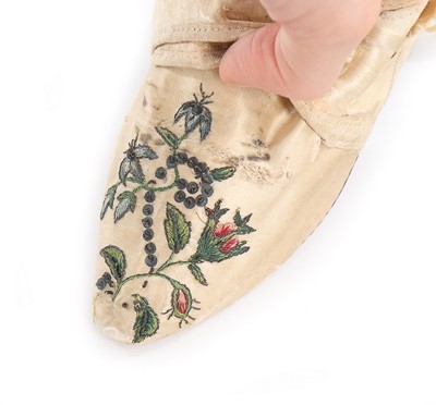 Lot 86 - A pair of embroidered satin ladies shoes,...