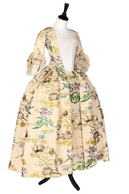 Lot 68 - A Spitalfields brocaded silk robe à l'Anglaise,...