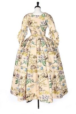 Lot 69 - A Spitalfields brocaded silk robe à l'Anglaise,...